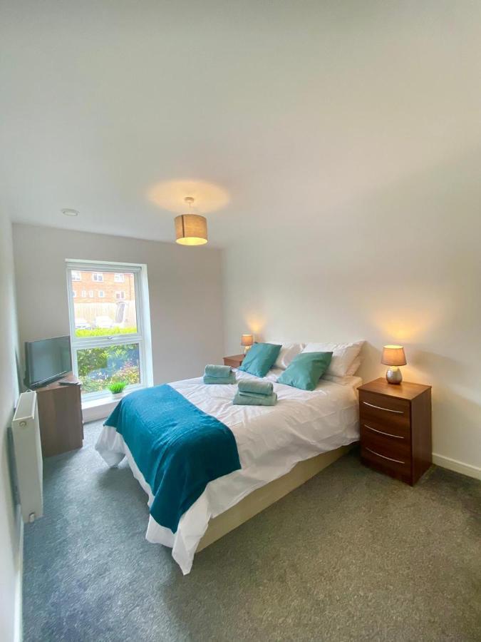 2 Double Beds Or 4 Singles, 2 Bathrooms, Free Parking, Smart Tv'S, Close To Gunwharf Quays, Beach & Historic Dockyard Portsmouth Extérieur photo